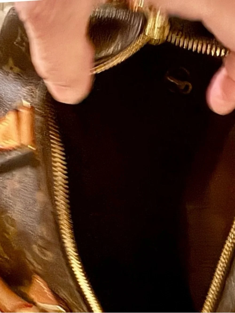 Authenic vlLouis Vuitton Monogram Speedy 30
Bandolier - Picture 5 of 11